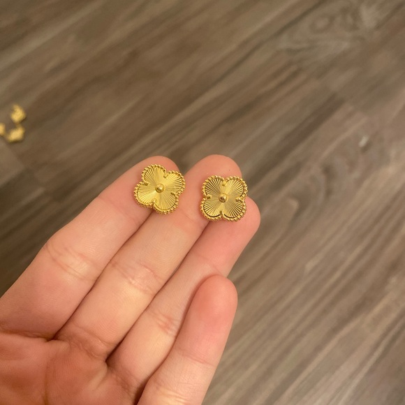 Gold Floral Stud Earrings - Picture 1 of 2